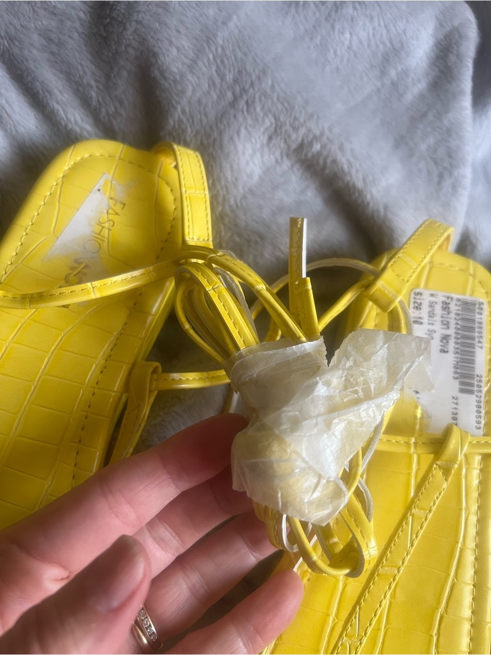 Fashion Nova Yellow Wrap Up Women’s Size 10 Sandals, new with tag/wrap - Picture 3 of 7